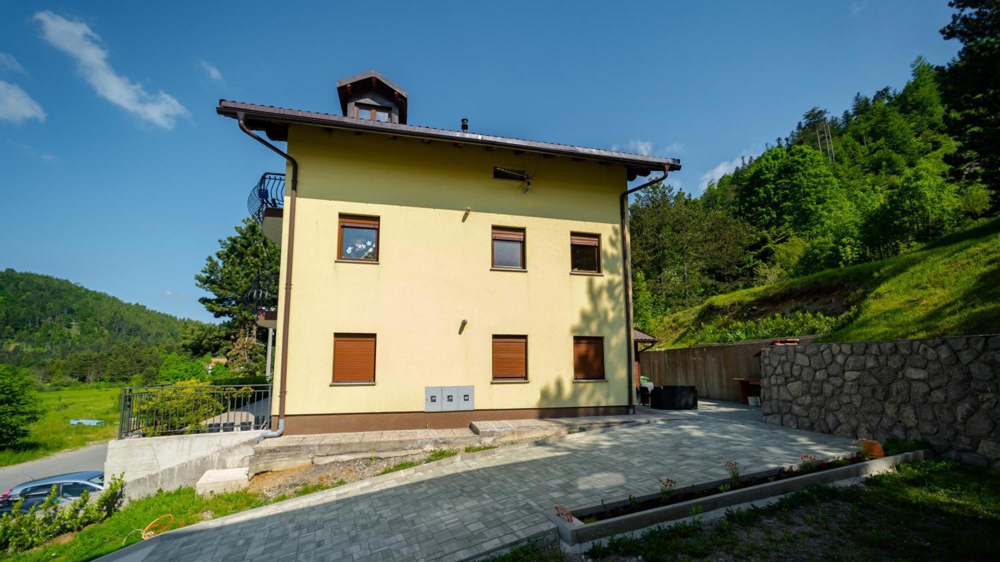 Specious Apartment Manitu In Forest Countryside Fuzine Bagian luar foto